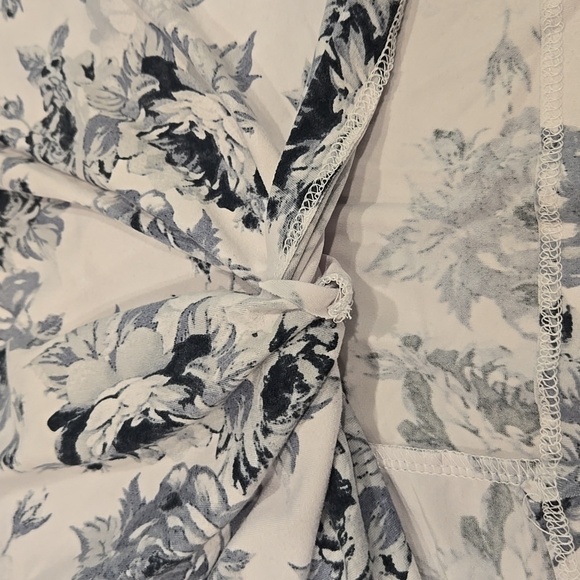 ALTAR'D STATE LONG SLEEVE KNOTTED FLORAL TOP. SIZE MEDIUM. - Picture 5 of 8